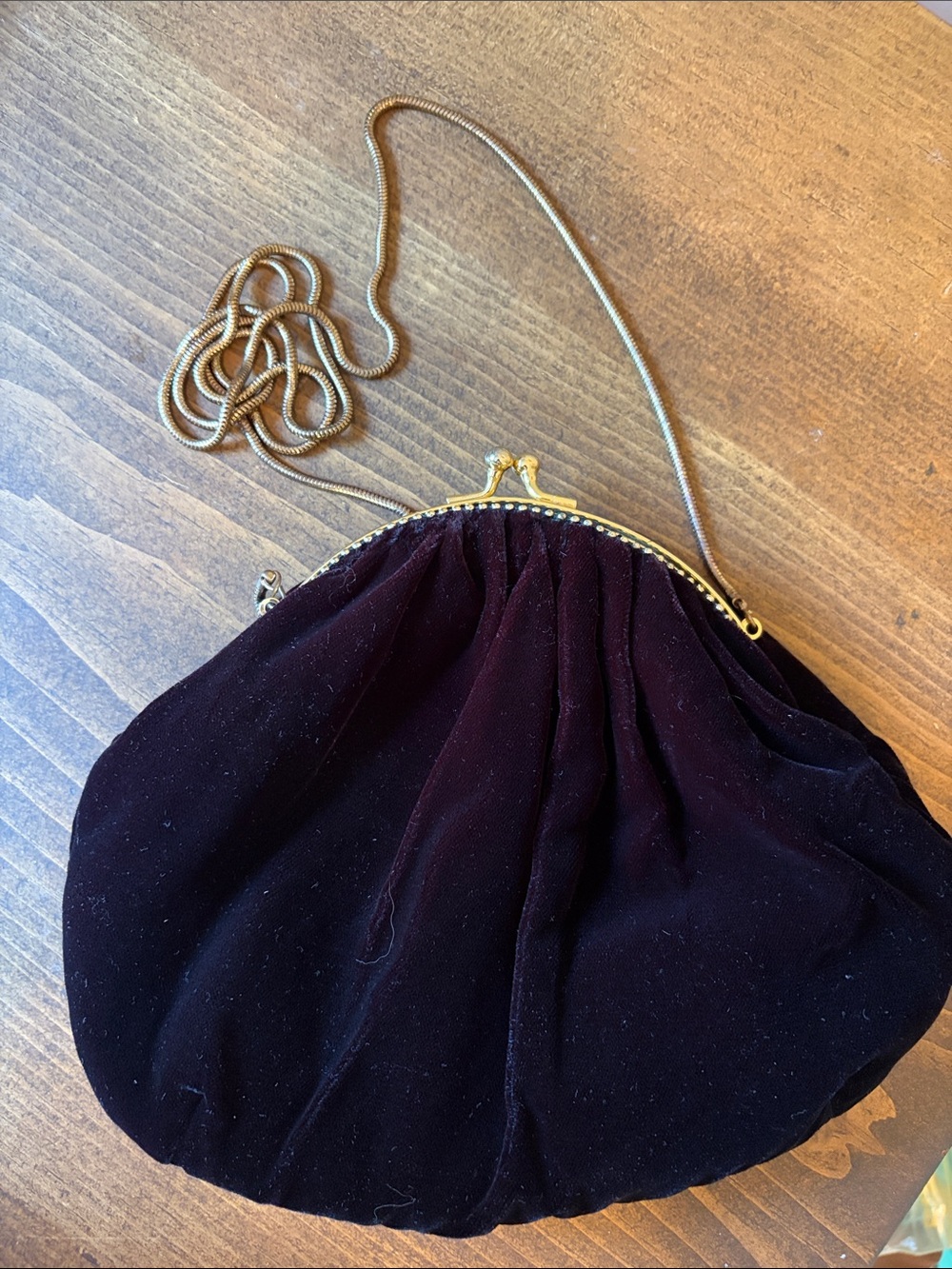 Velvet Evening Bag with kiss-lock frame and snake chain chain black & Gold